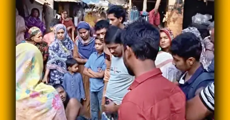 যুবকের মৃত্যুর পর তার বাড়িতে প্রতিবেশির ভিড়